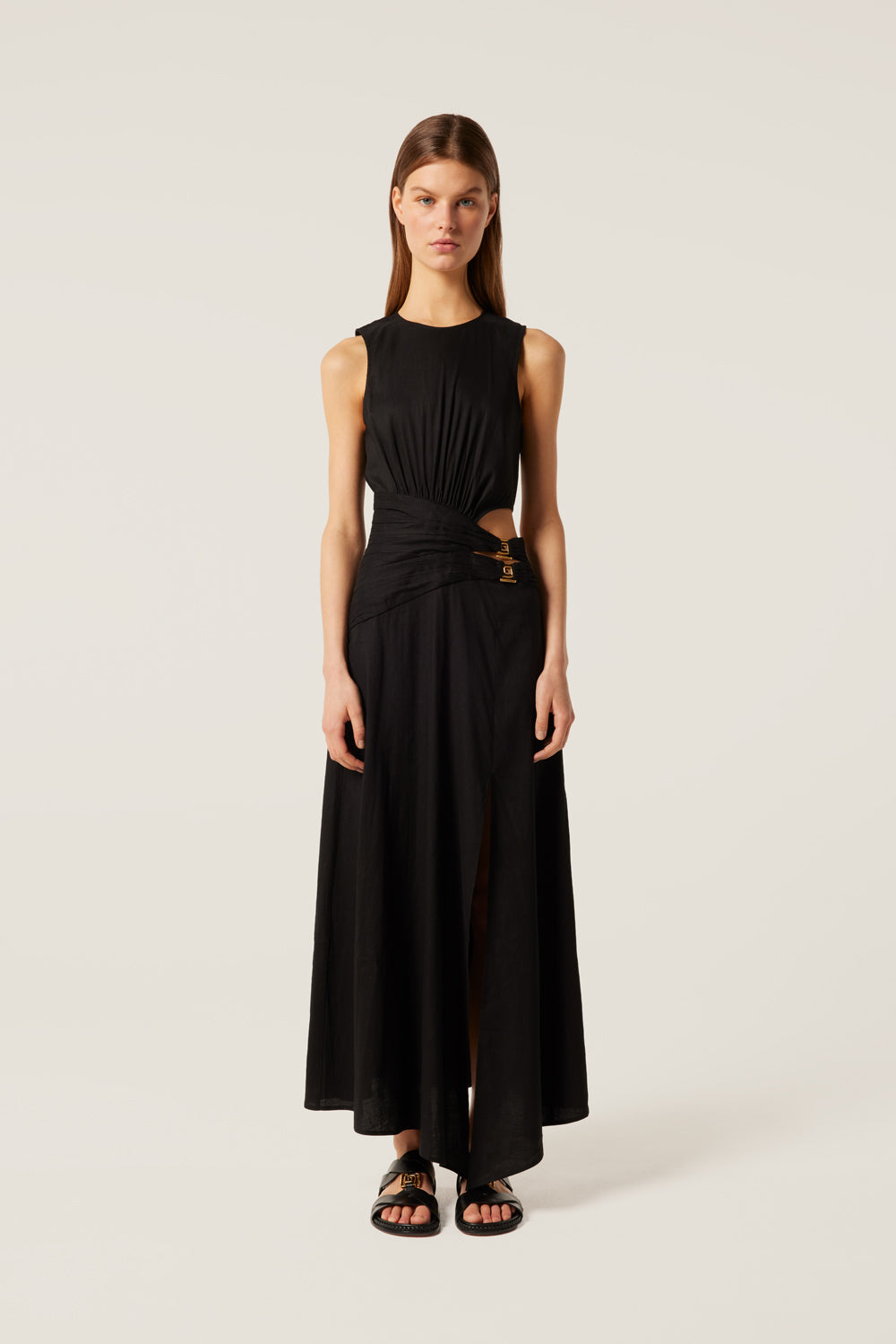 Robe longue à bijoux dorés