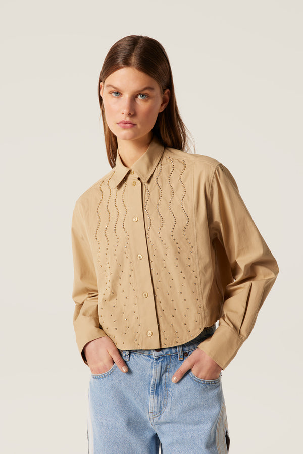 Short shirt with rhinestones
