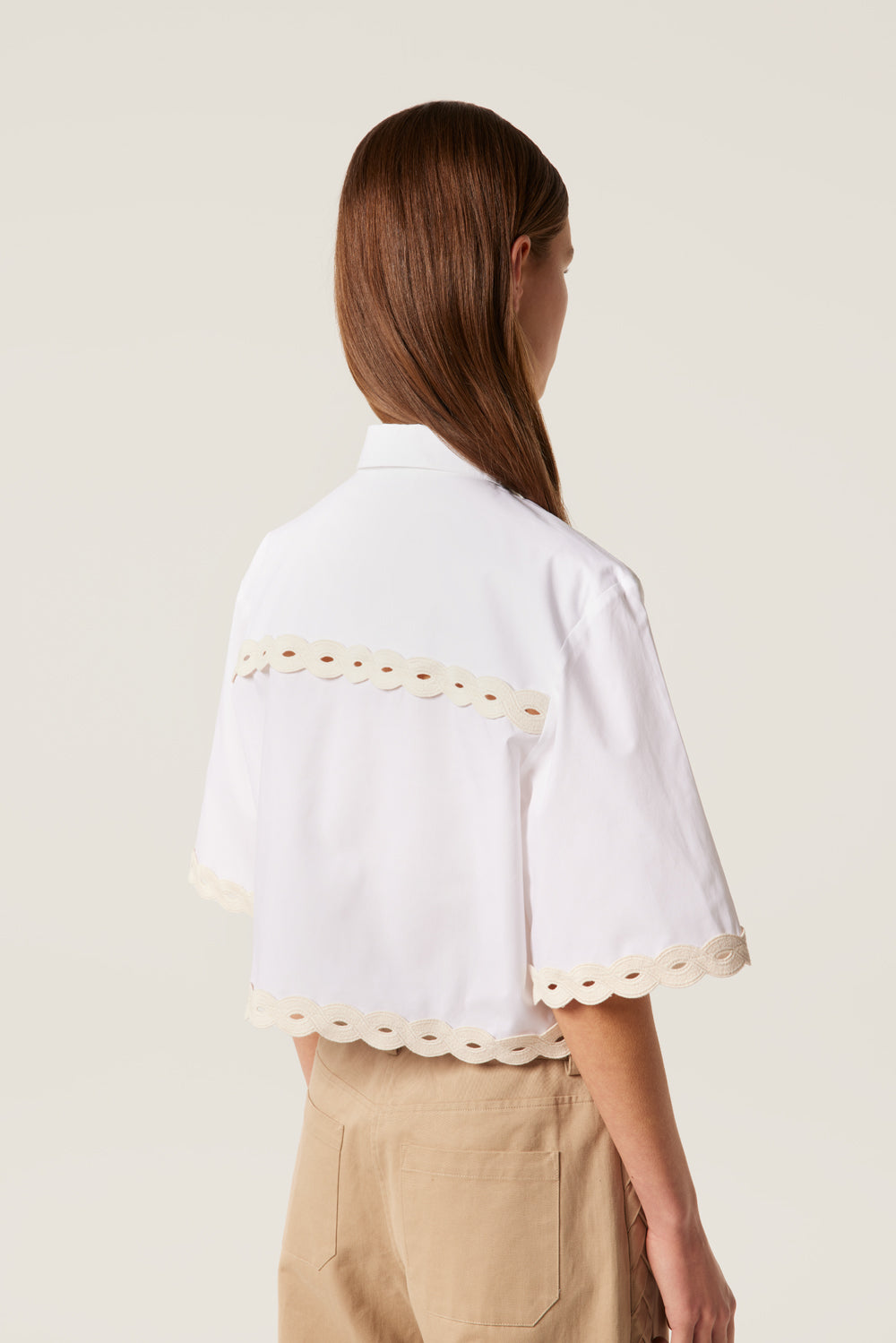 Short shirt with braids