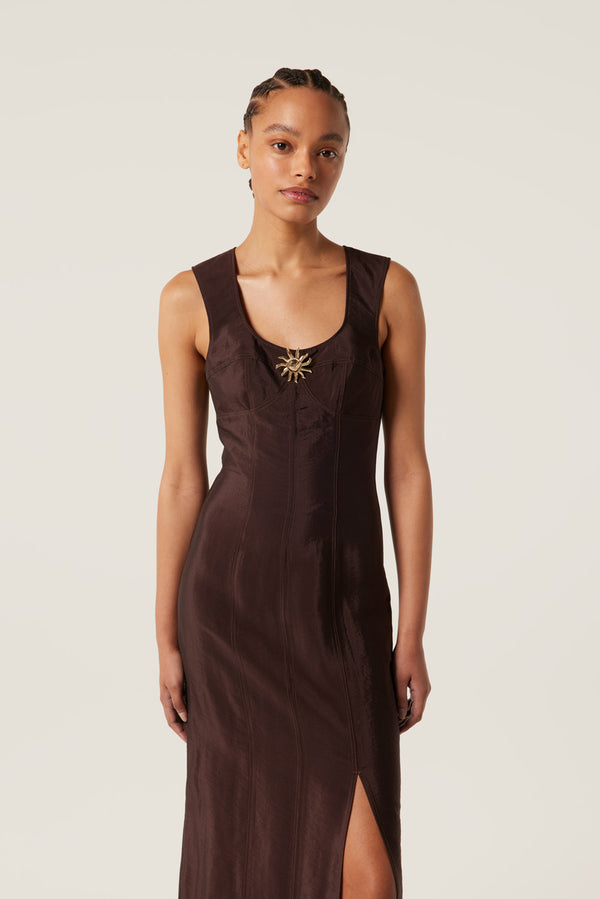 Backless fitted dress