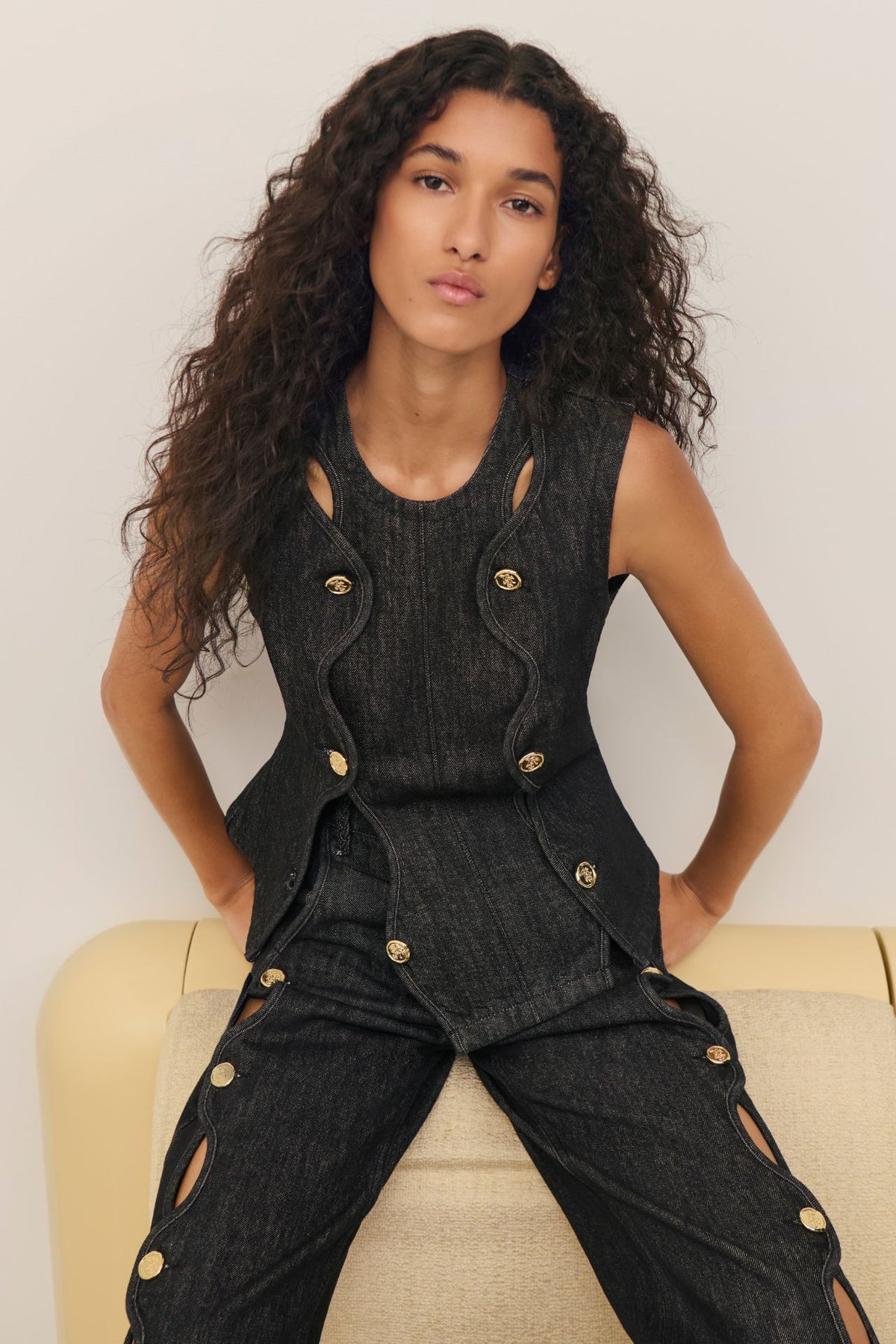 Vest with wave button tab