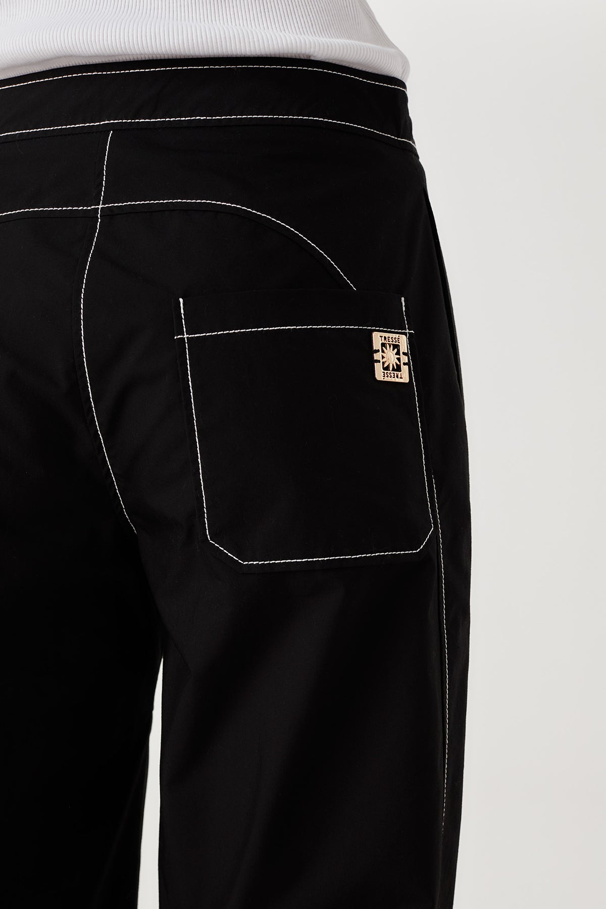 Pantalon à surpiqûres contrastées