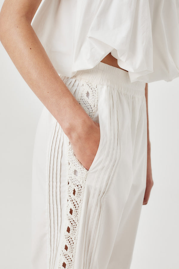 Pantalon léger à broderie