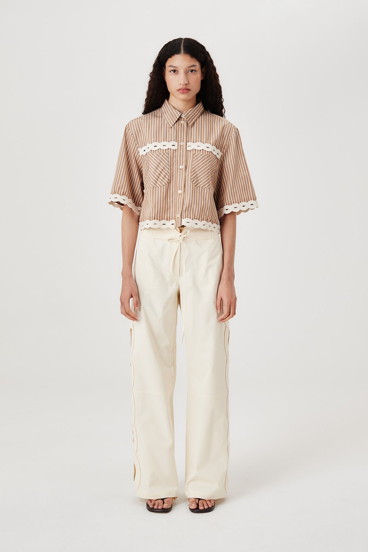 Chemise courte à rayures et tresses