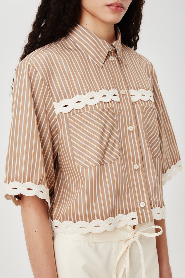 Chemise courte à rayures et tresses