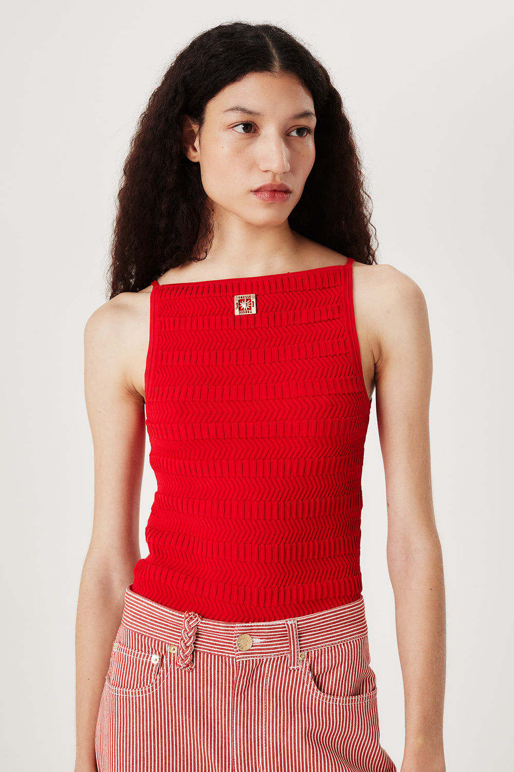 Top en maille à bijoux carré doré