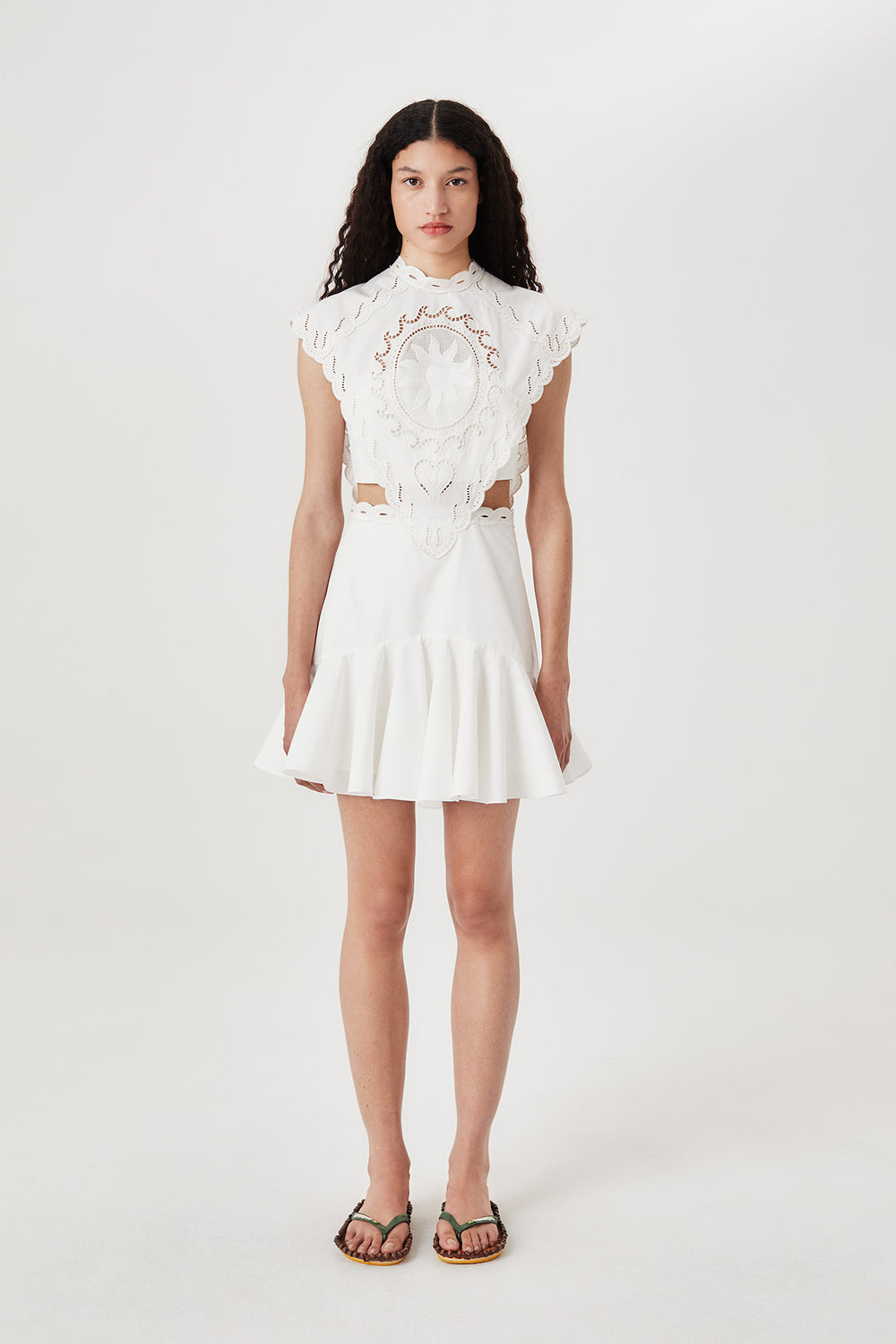 Robe courte en broderie anglaise