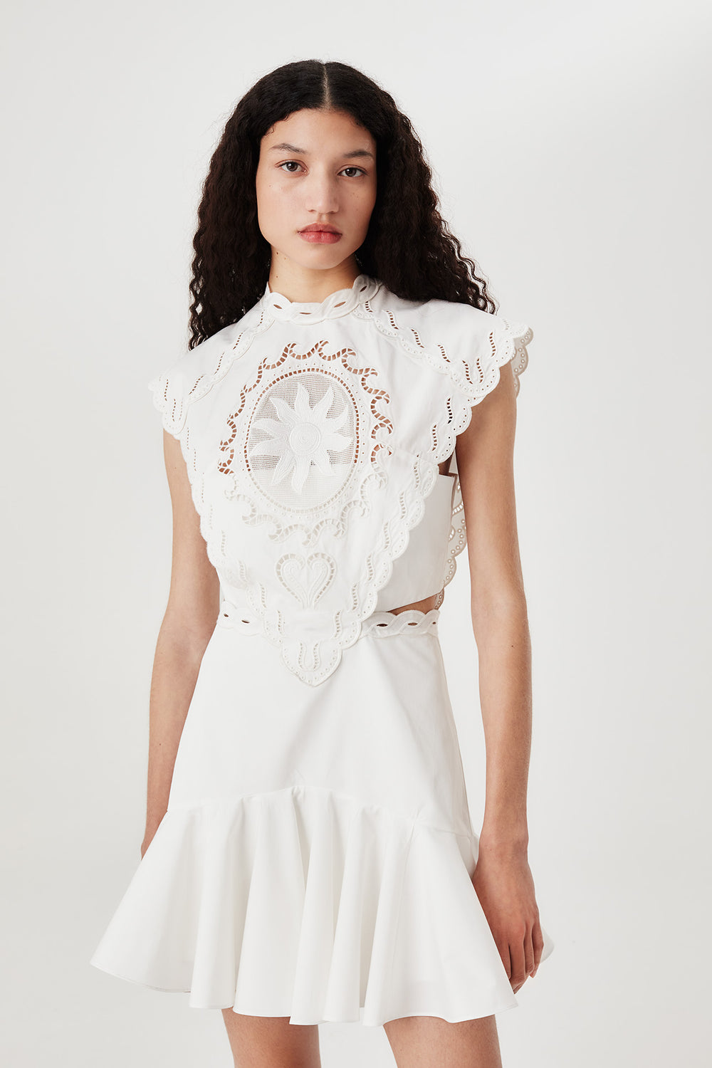 Robe courte en broderie anglaise