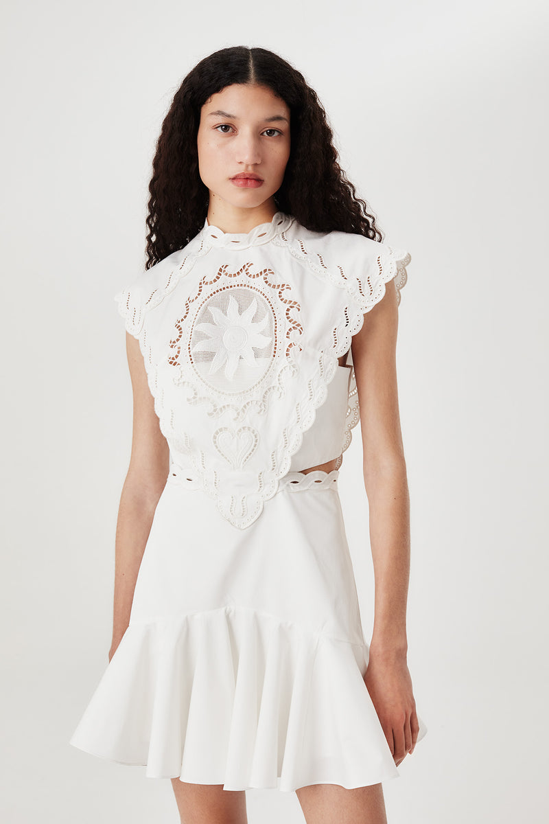 Robe courte en broderie anglaise