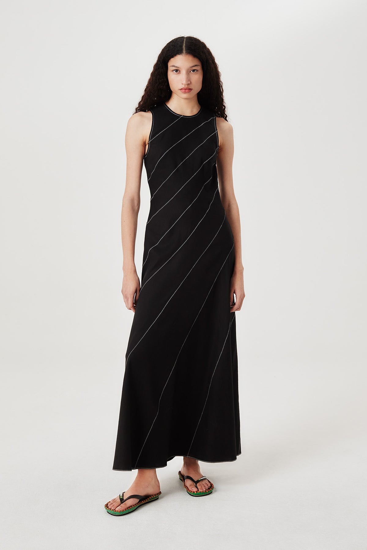 Robe longue à découpes