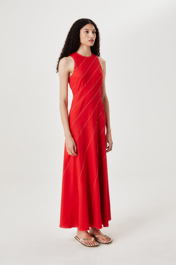 Robe rouge à découpes