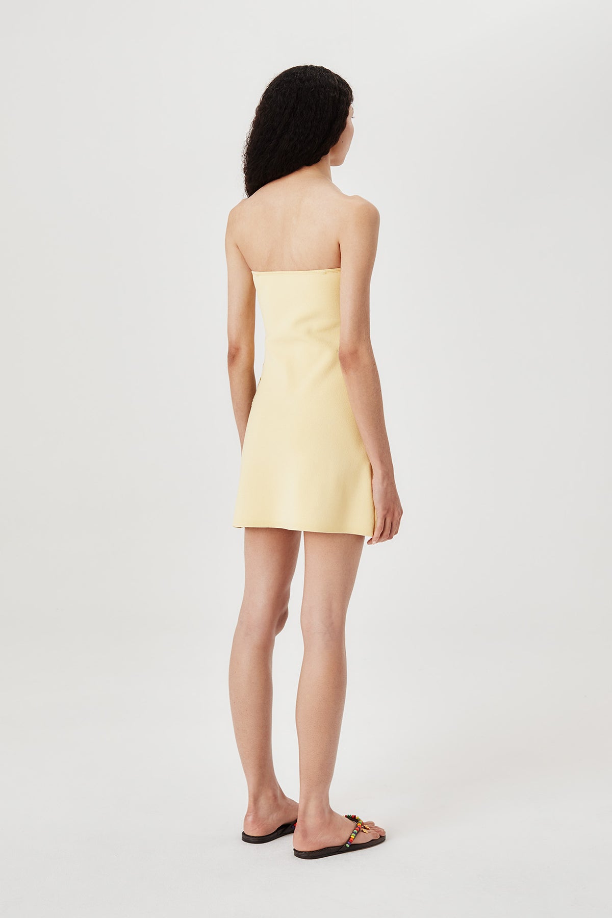 Robe courte en maille à soleil ajourés