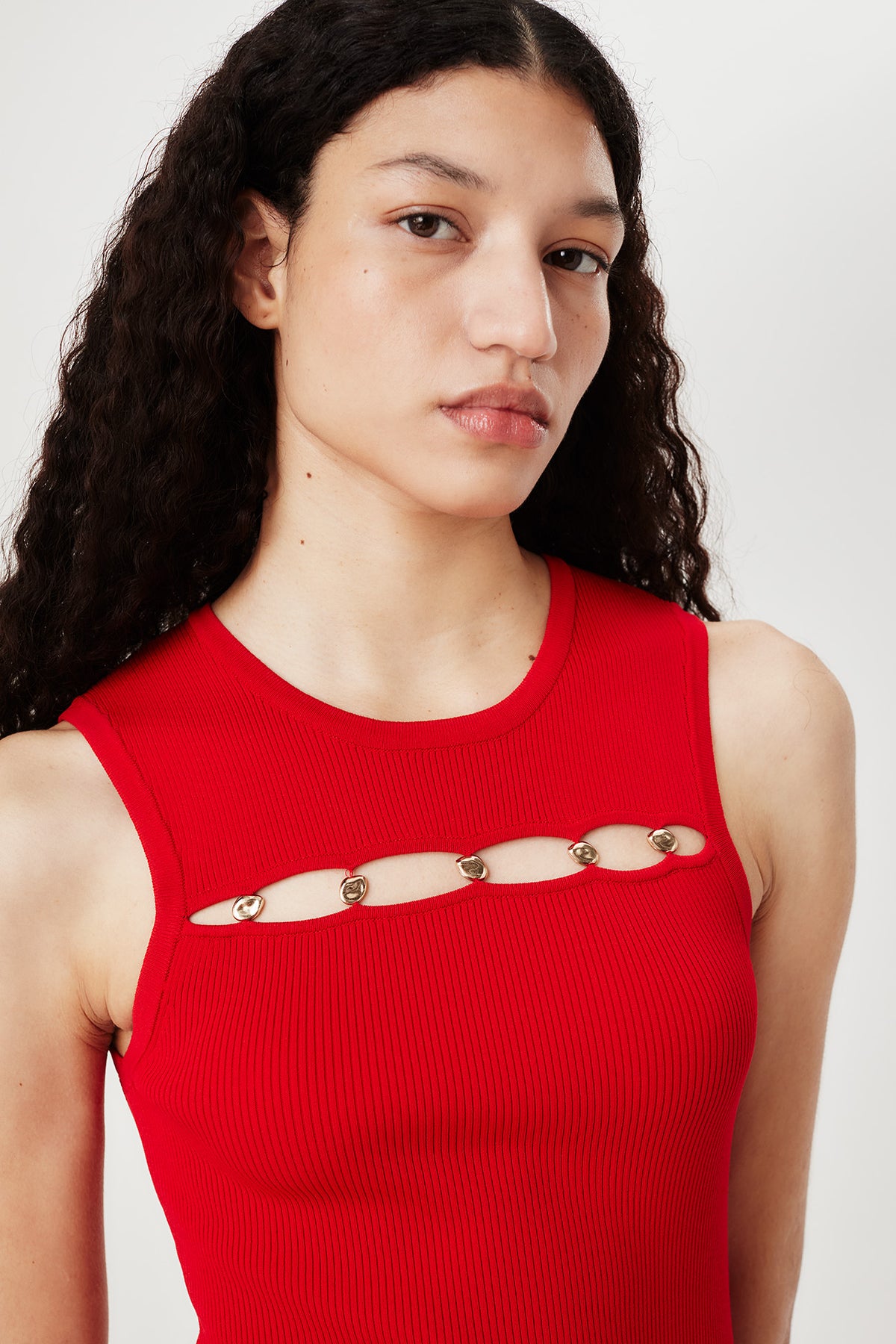Vestido corto de punto con volantes
