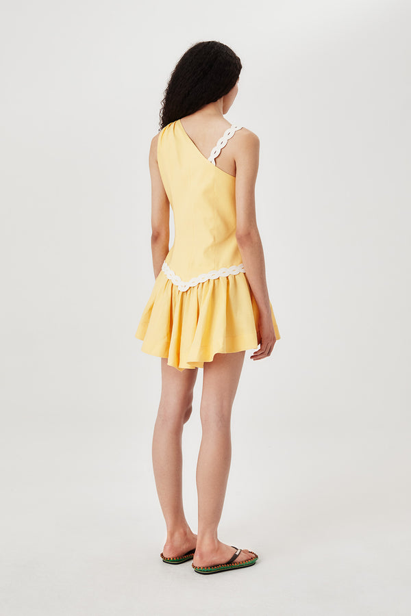 Short dress with pointed cutout