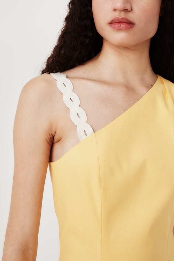 Short dress with pointed cutout