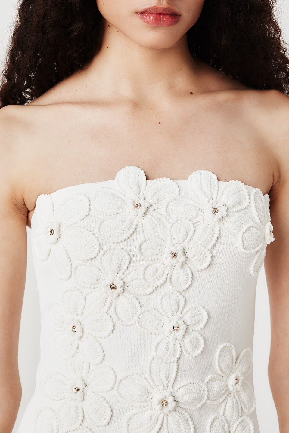 Robe bustier en maille à fleurs en crochet