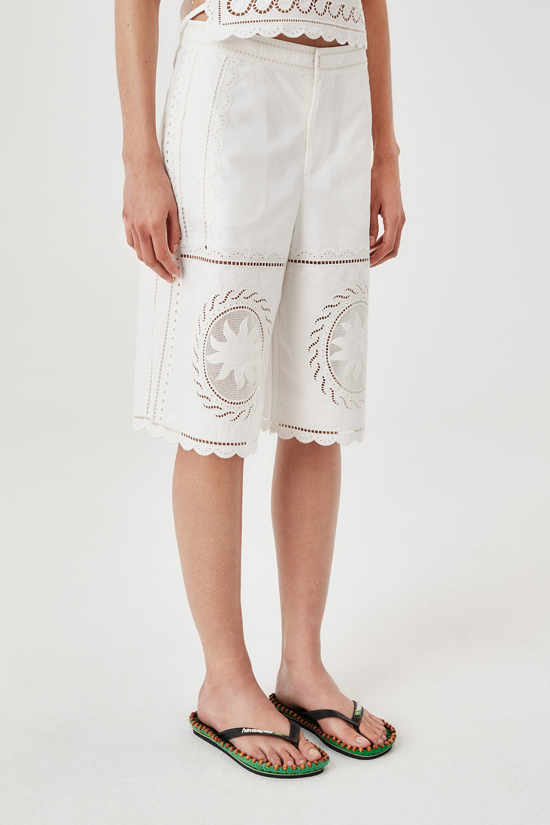 Bermuda en broderie anglaise