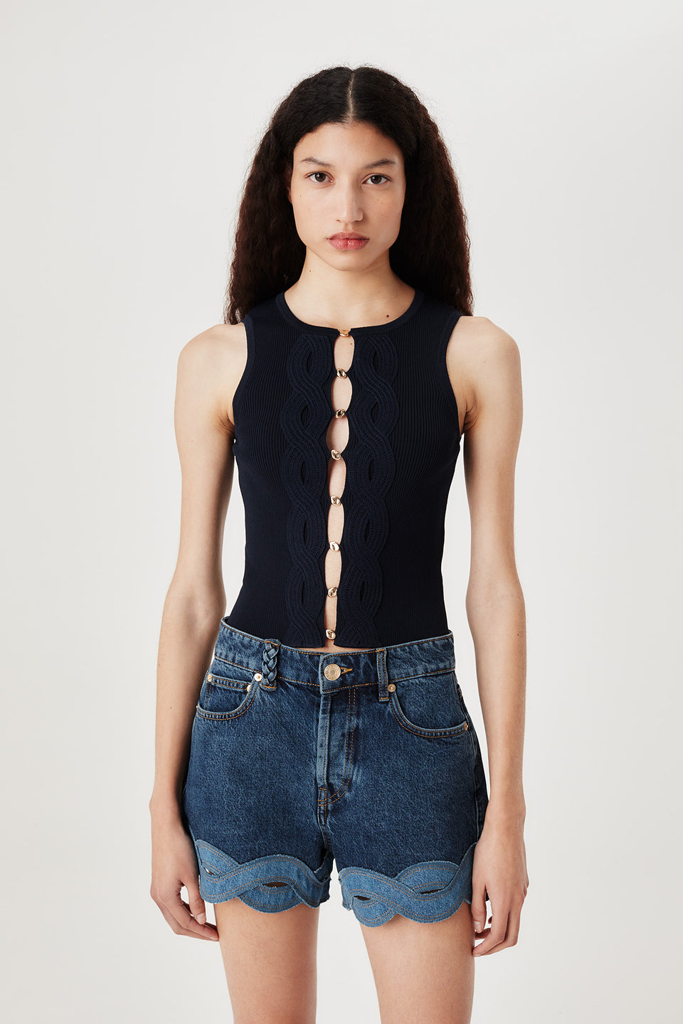 Shorts with contrasting braided trim