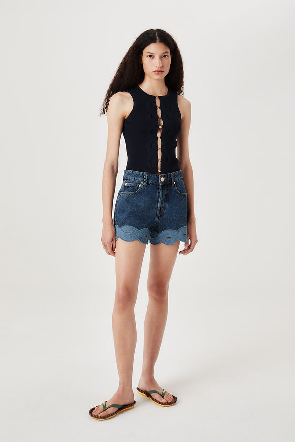 Short with contrasting braid