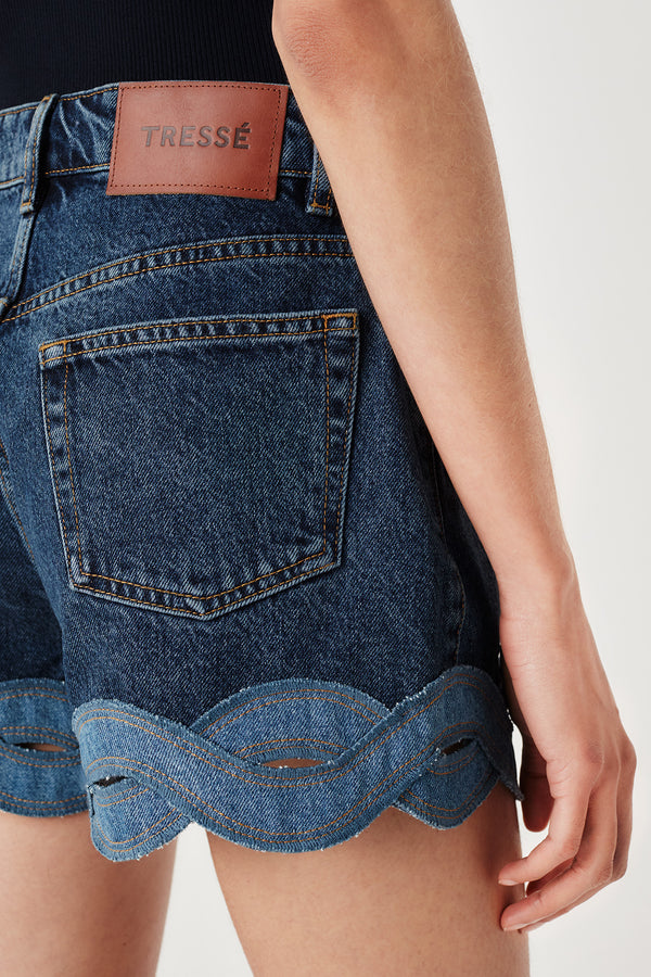 Short with contrasting braid