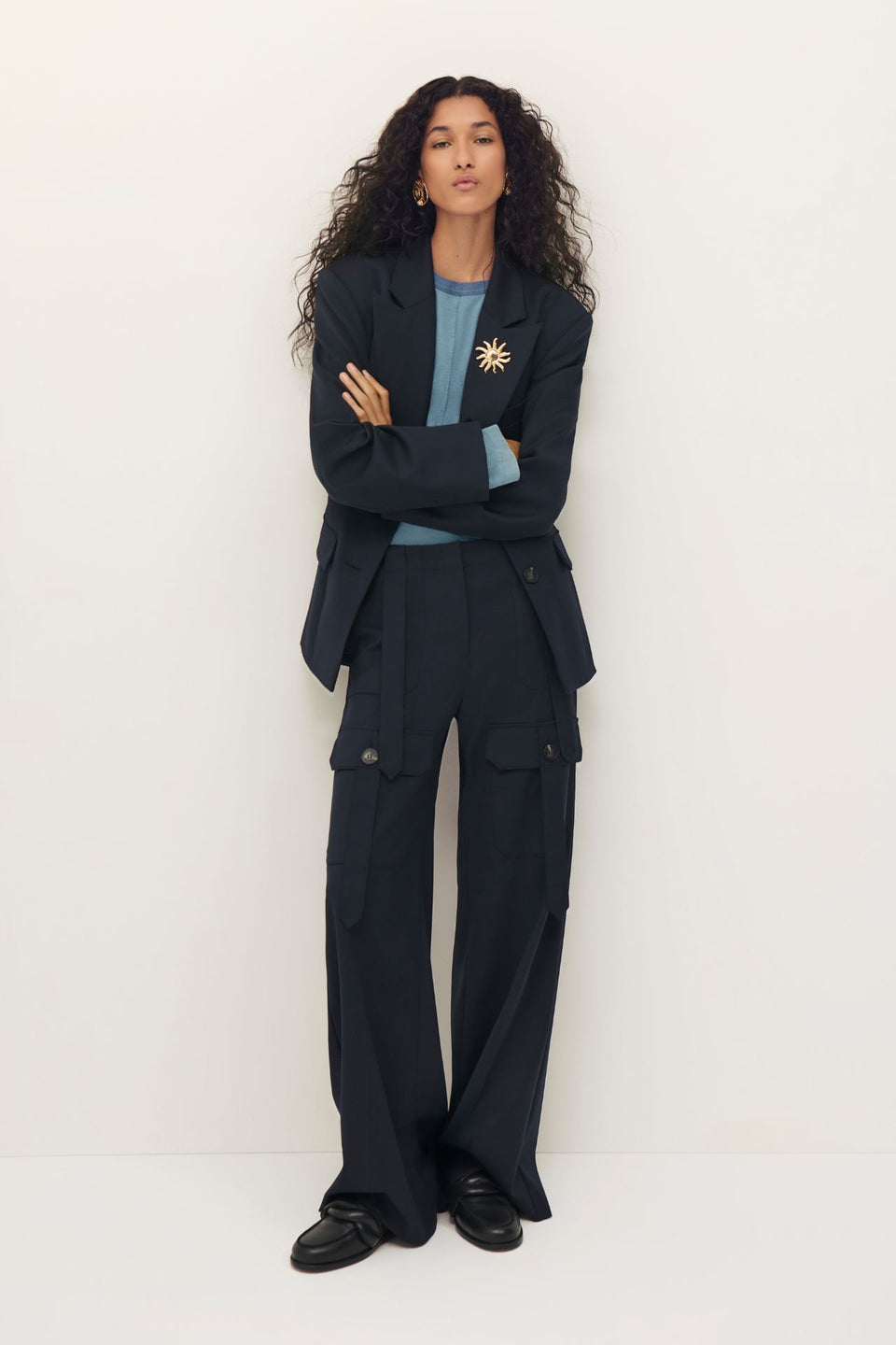 Pantalón de traje con bolsillos de parche