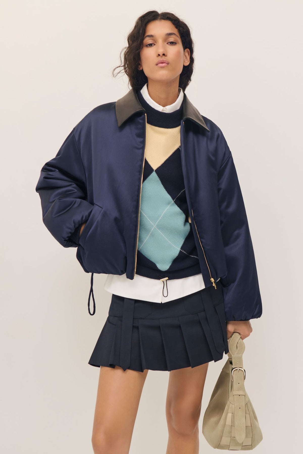Blouson en satin et col en cuir