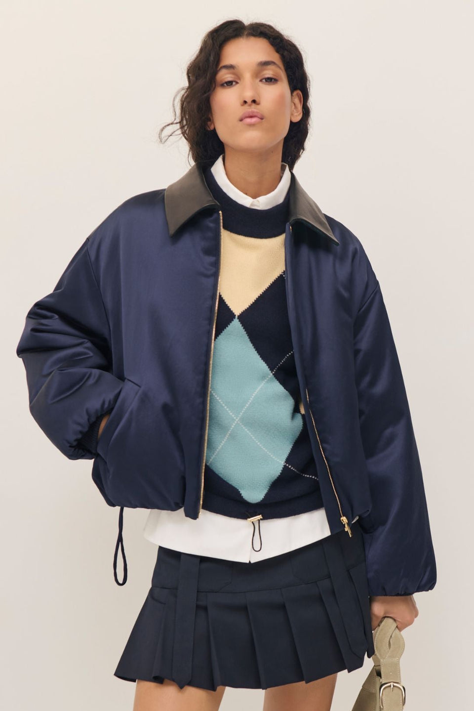 Blouson en satin et col en cuir