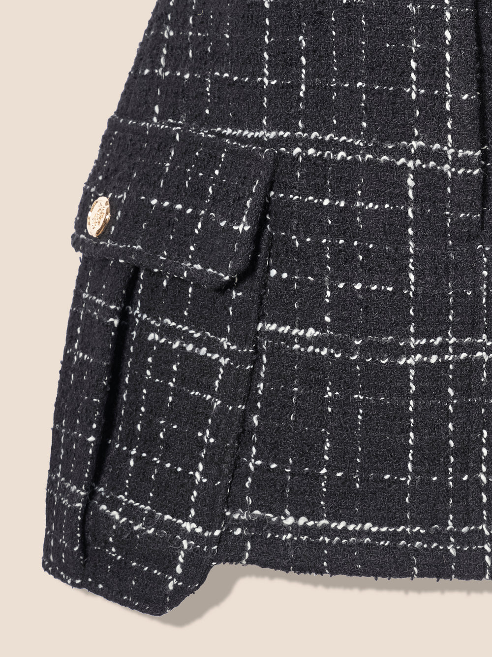 Short tweed skirt