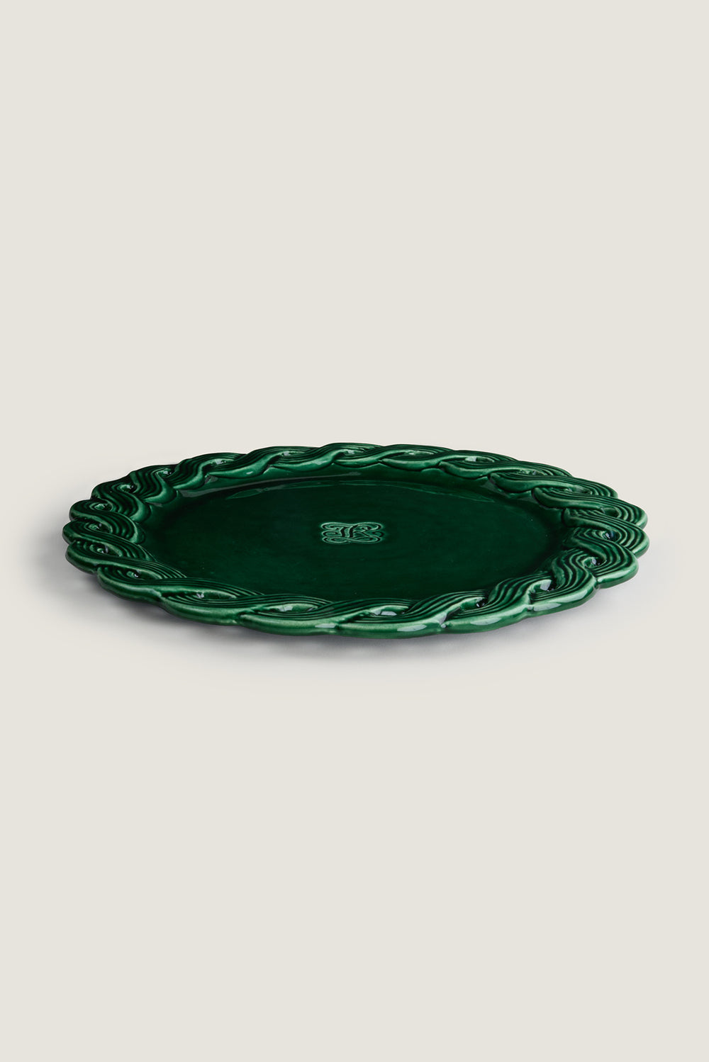 Dinner plate with braided edges