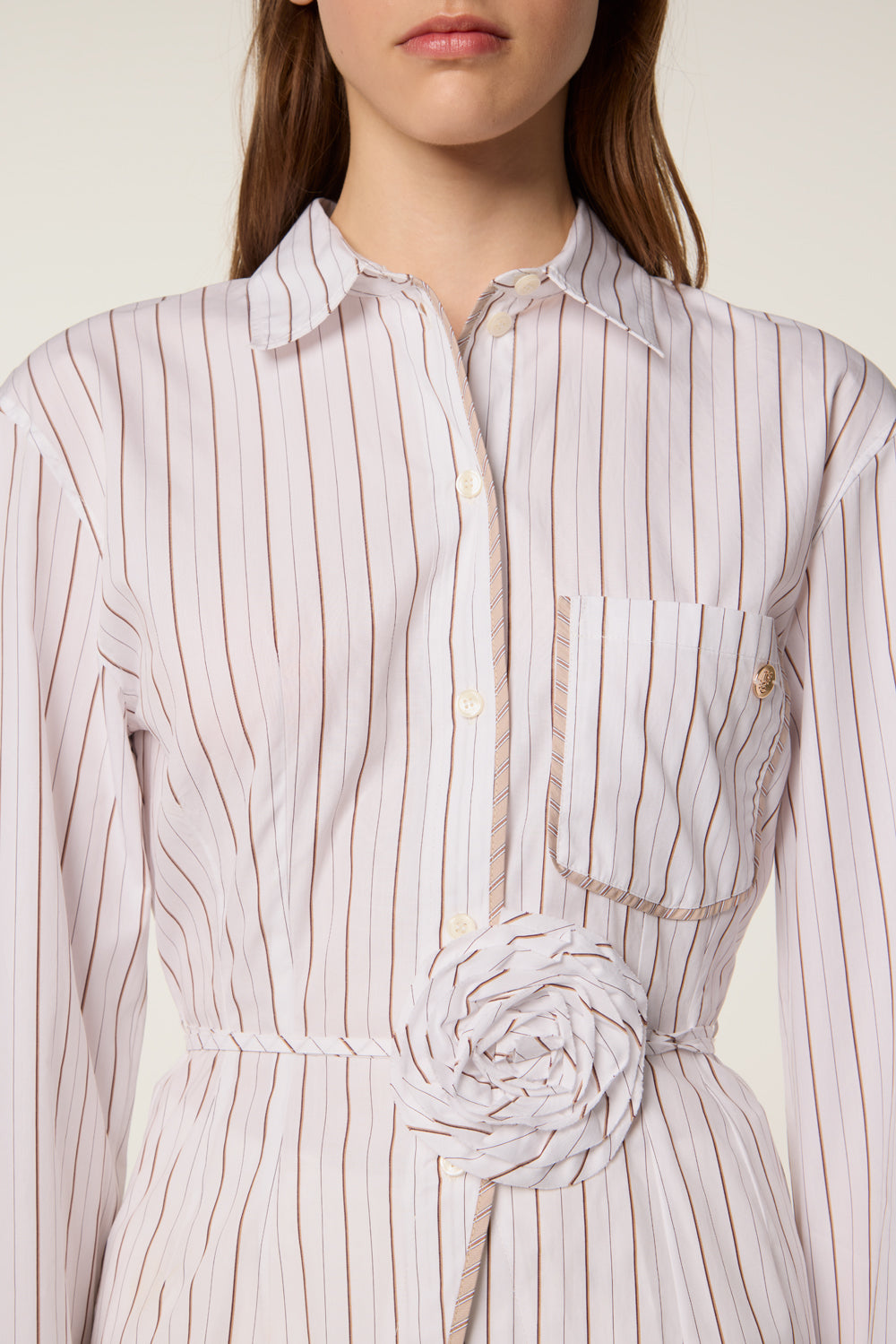 Bluse mit Blumengürtel