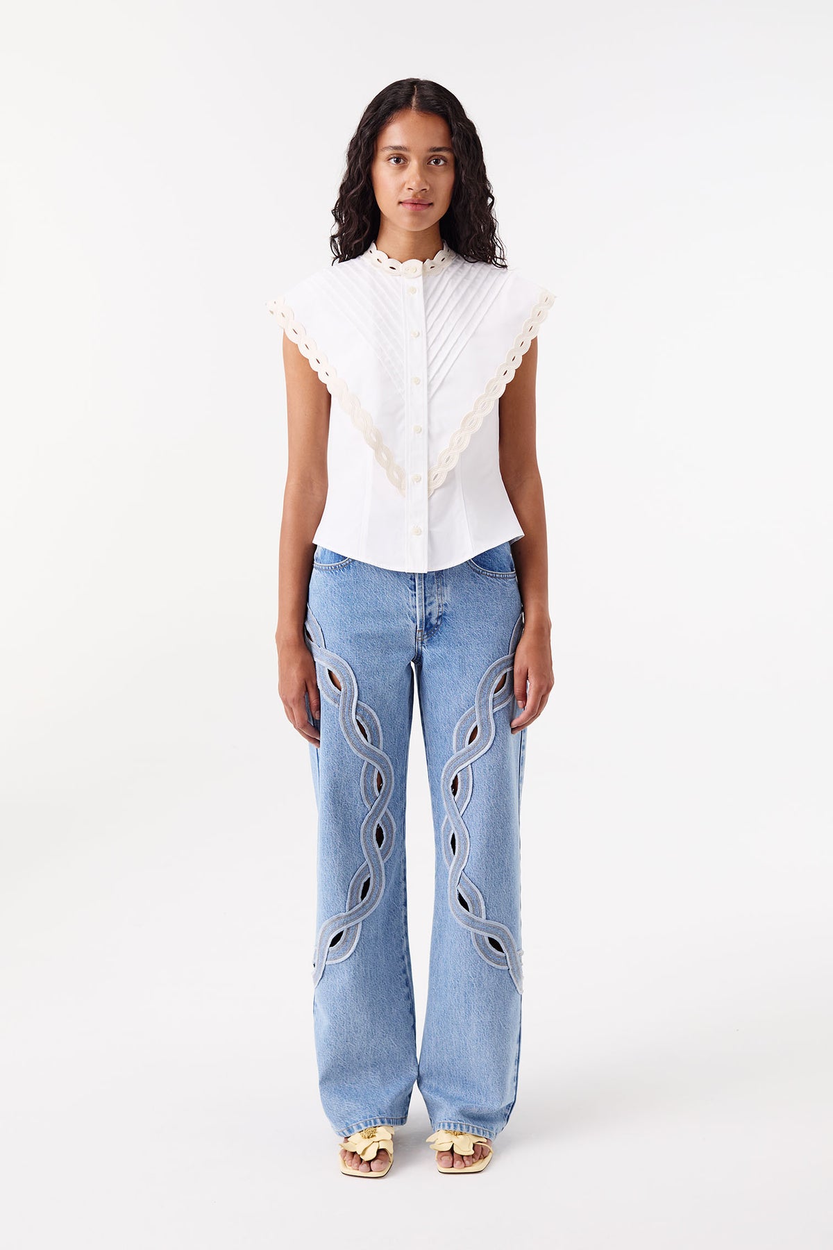 Taillierte Bluse mit plissiertem Latzteil