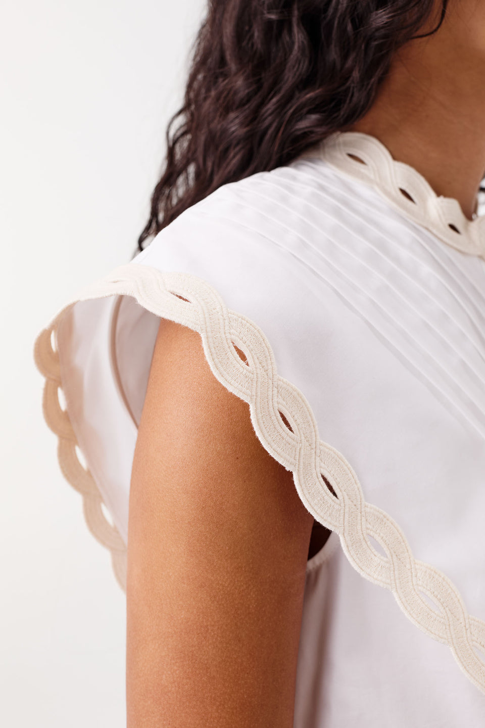 Chemise cintrée à plastron plissé