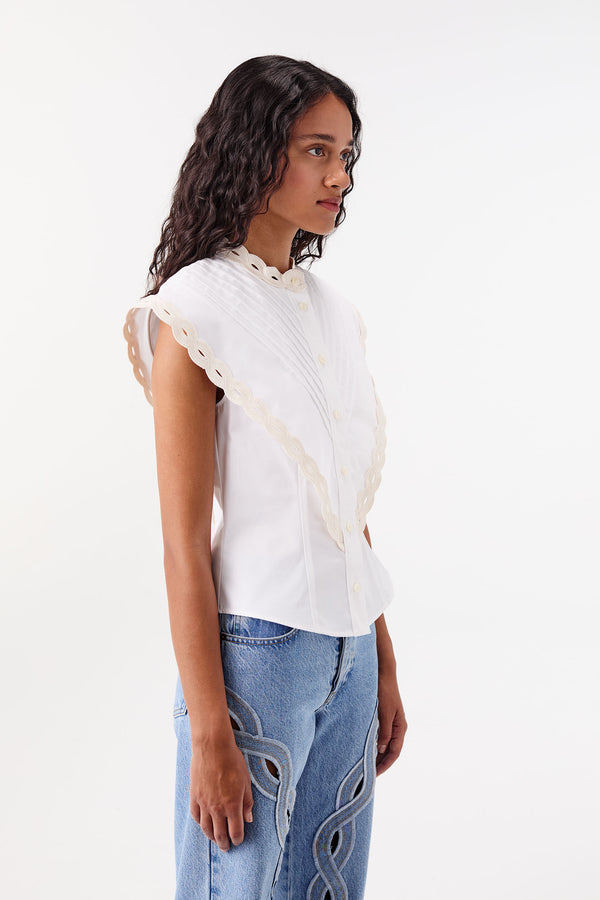Fitted shirt with a pleated front panel