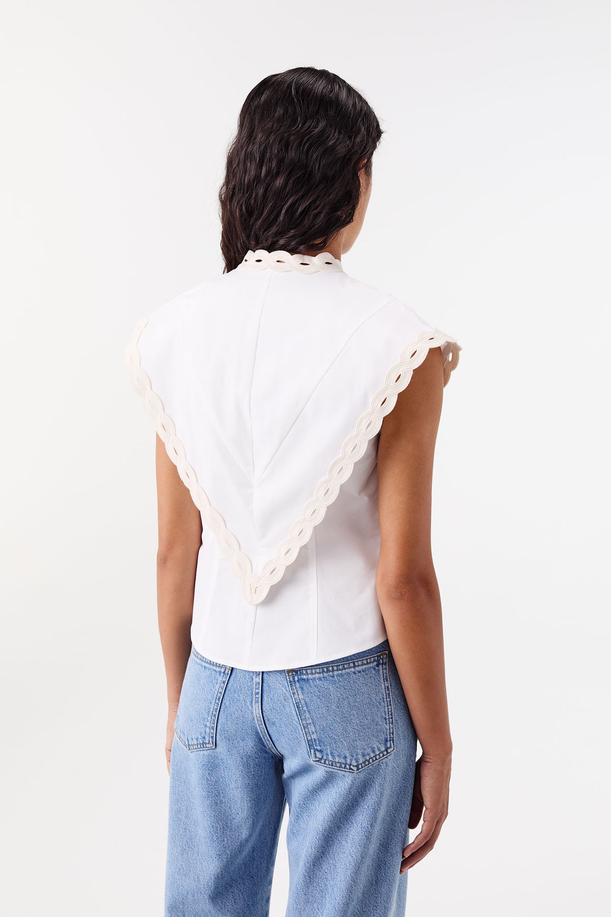 Taillierte Bluse mit plissiertem Latzteil