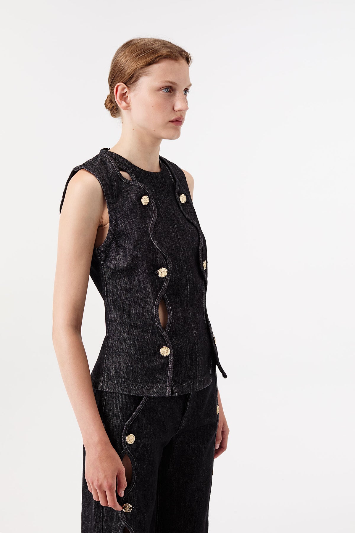 Vest with wave button tab