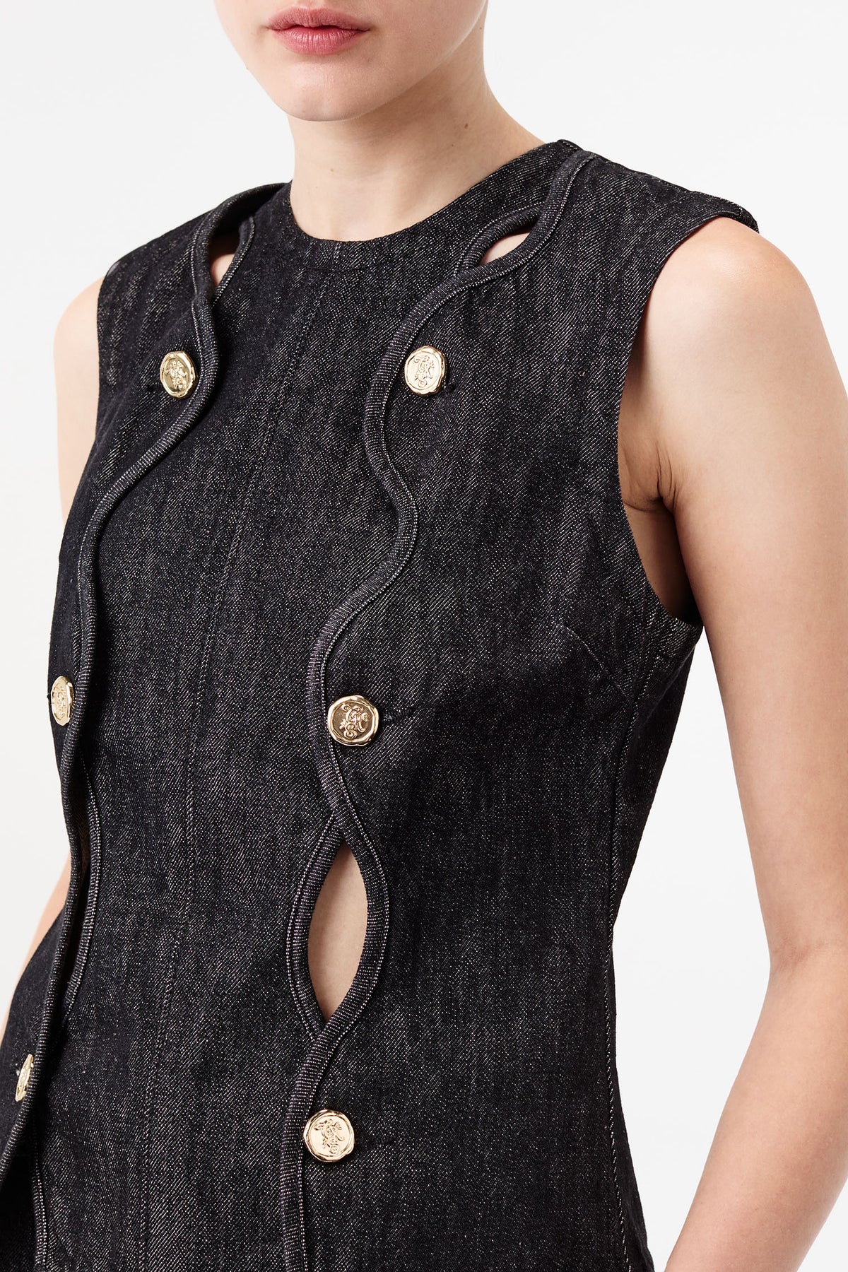 Vest with wave button tab