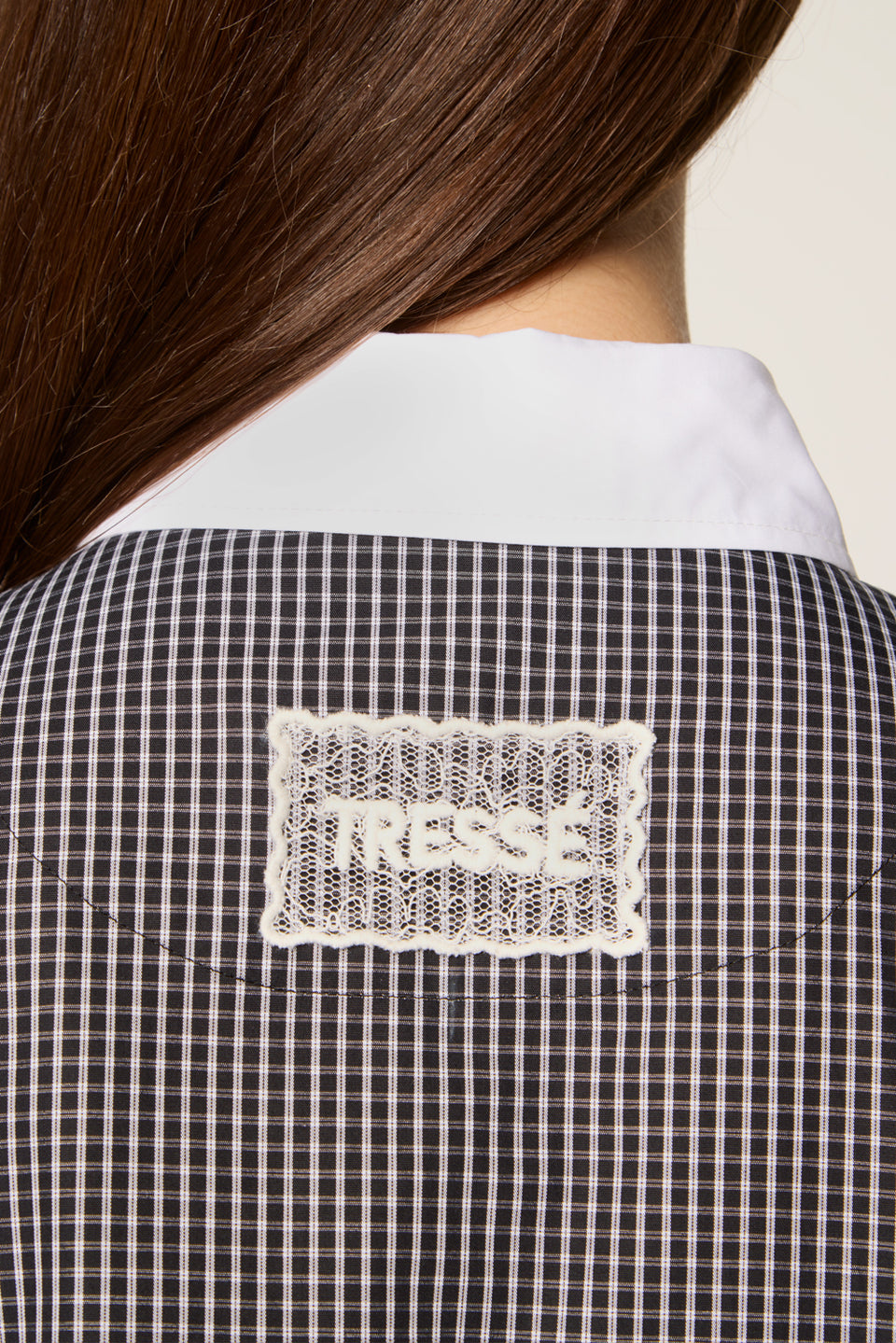 Chemise à poignets plissés