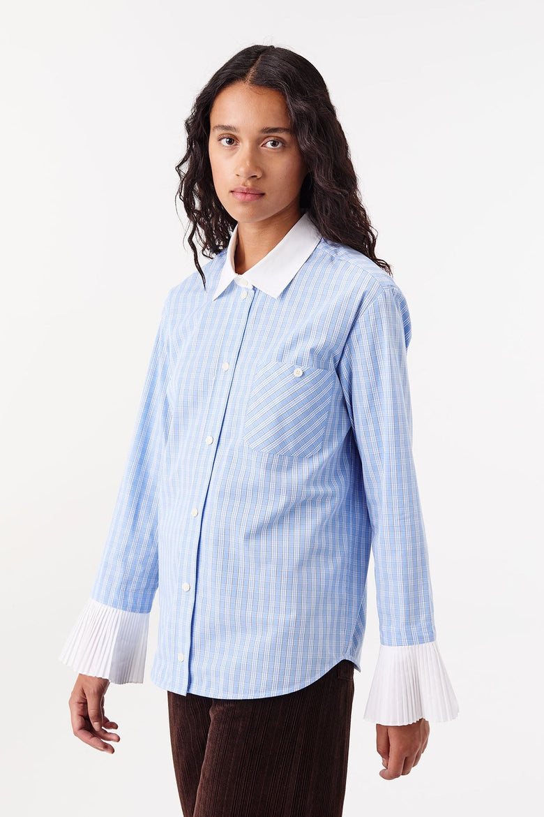 Chemise à poignets plissés