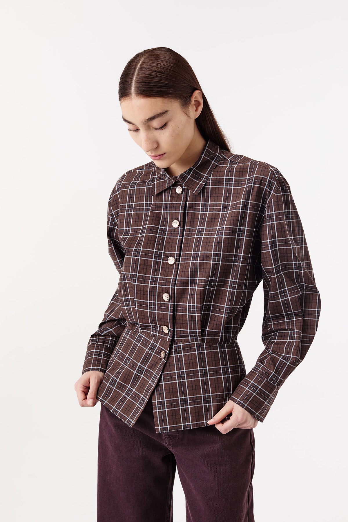 Chemise à carreaux et boutons dorés