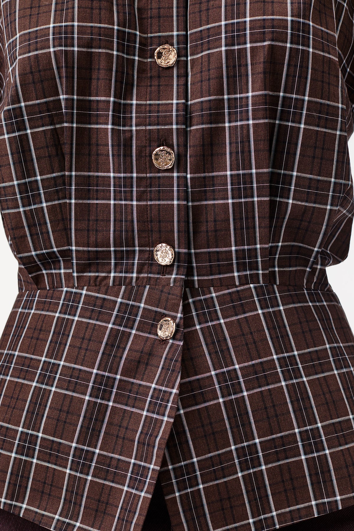 Chemise à carreaux et boutons dorés