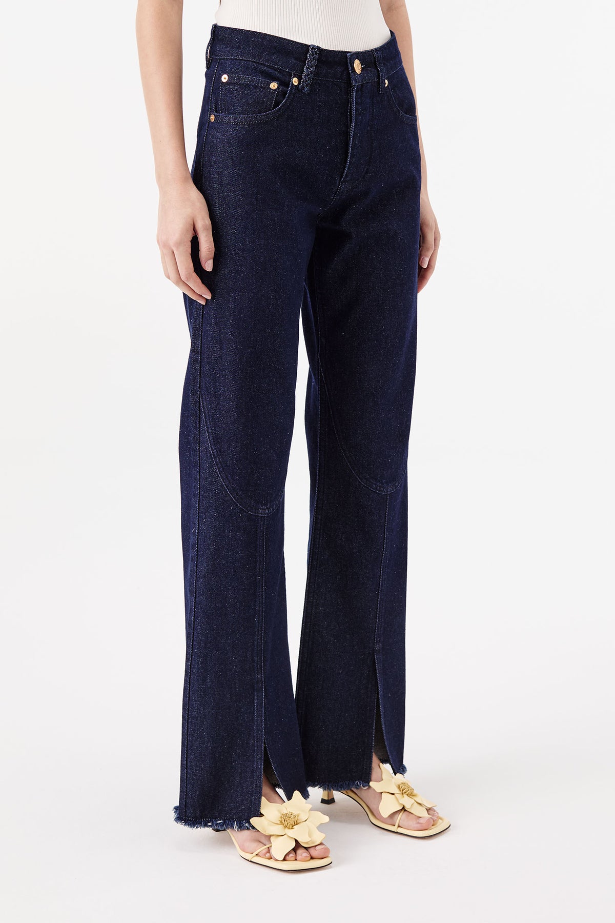 Denim raw con aberturas