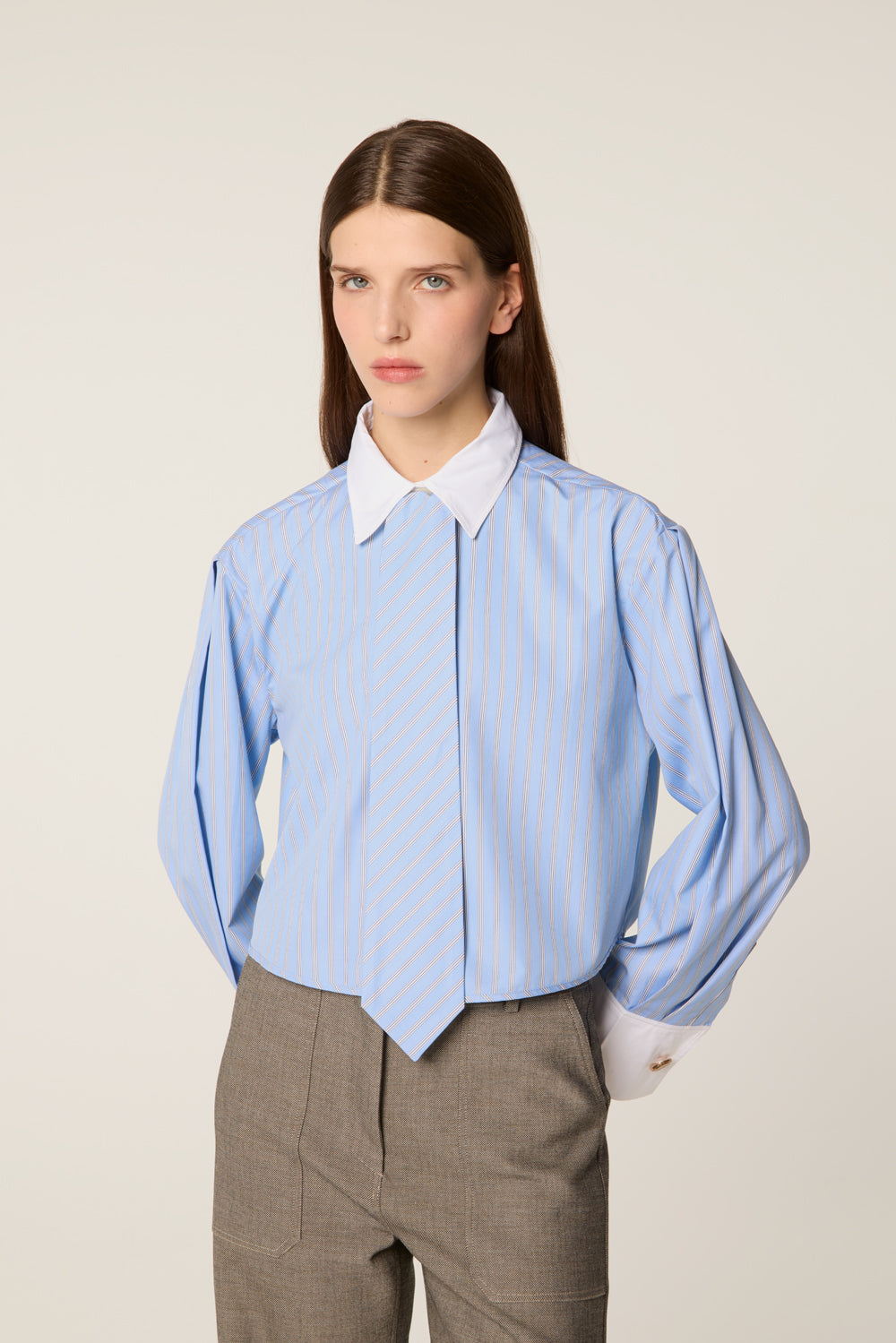 Short shirt with tie