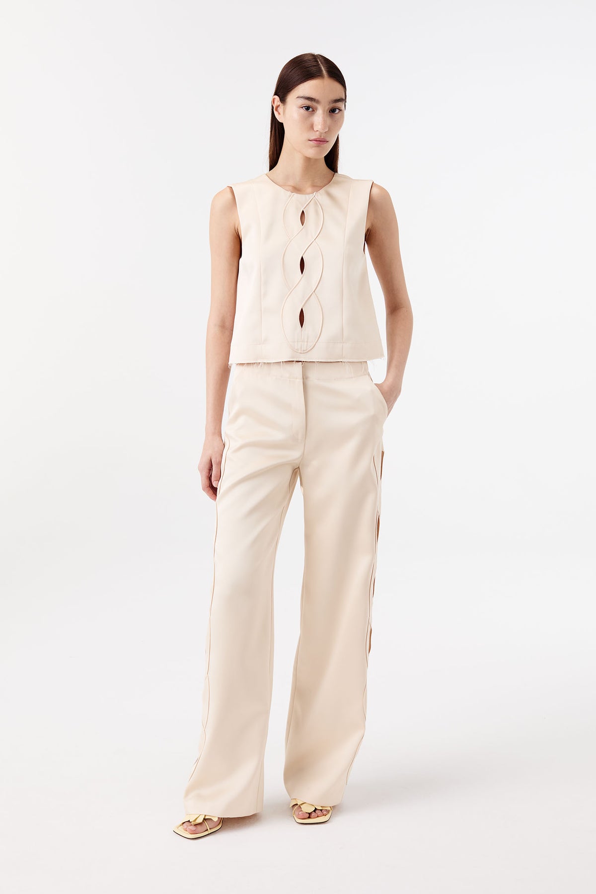 Pantalón de satin con abertura tresse