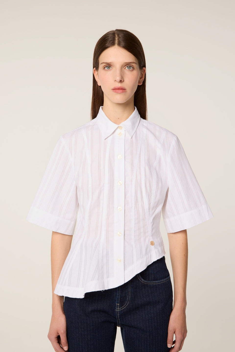 Chemise à découpe asymétrique