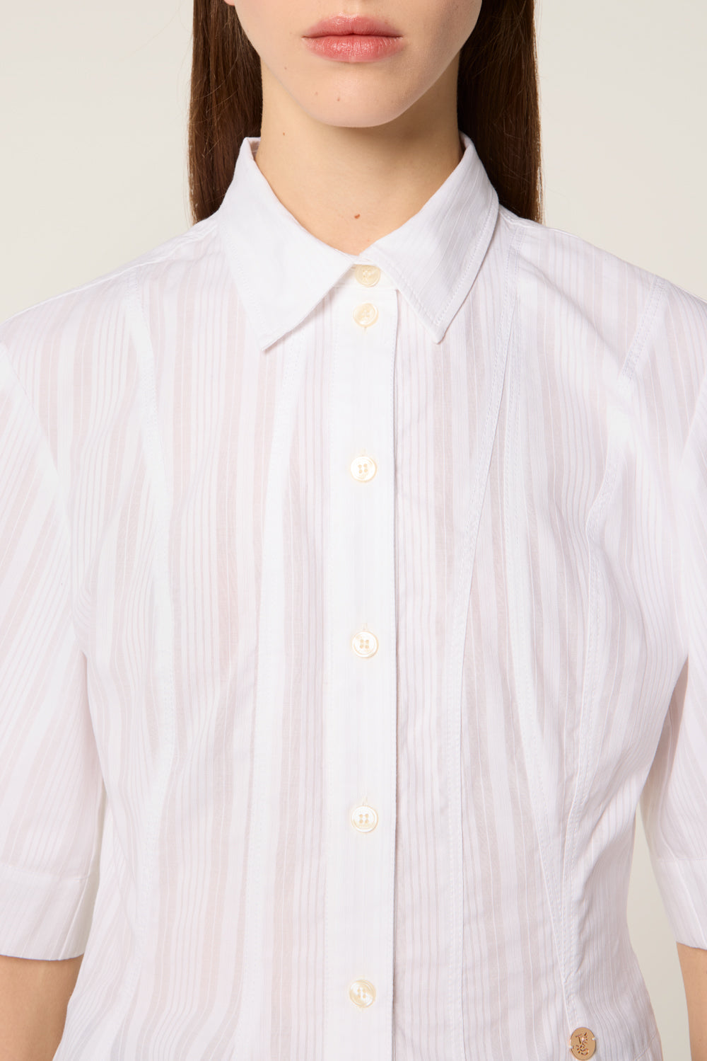 Chemise à découpe asymétrique