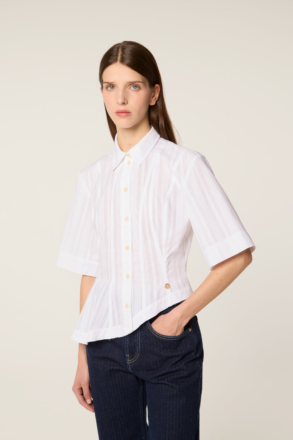 Chemise à découpe asymétrique