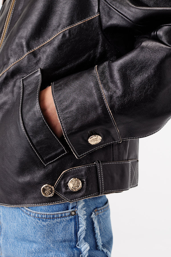 Veste en cuir à bords francs