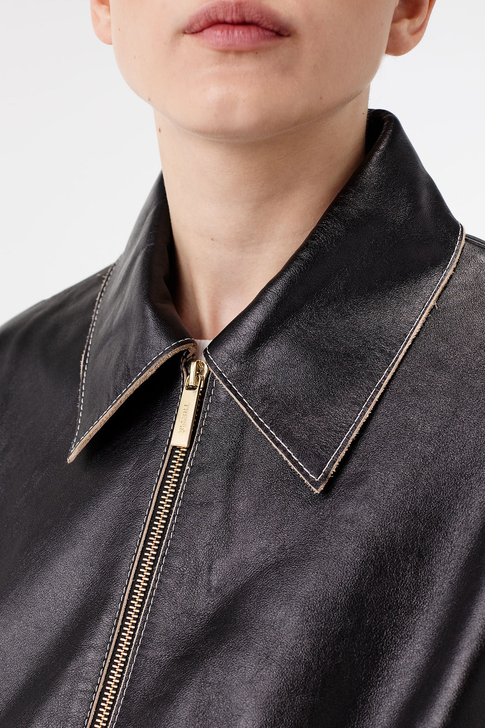 Veste en cuir à bords francs