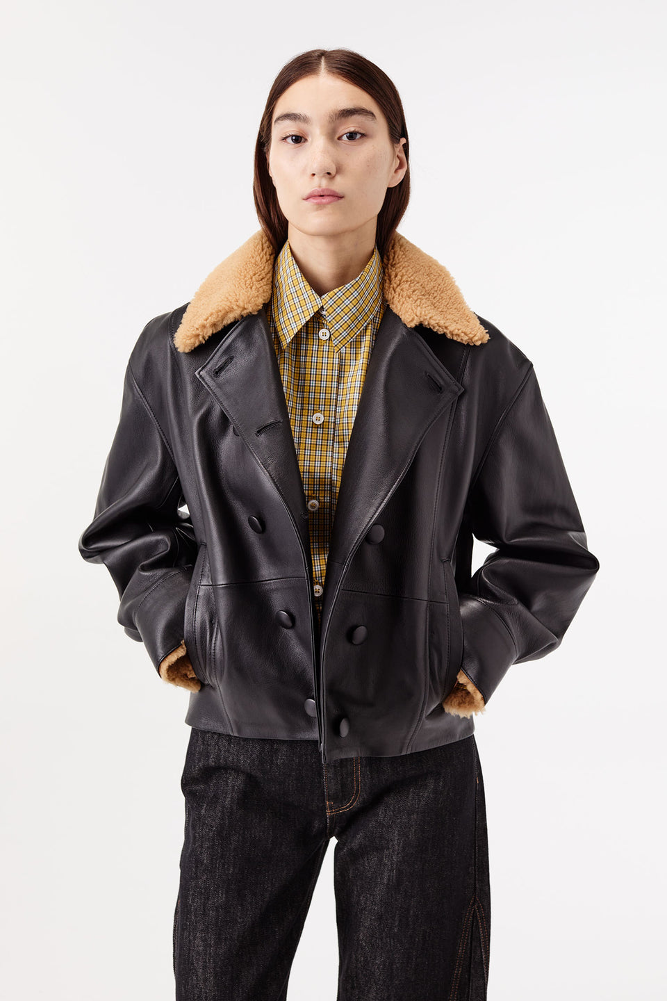 Veste en cuir à col en fourrure