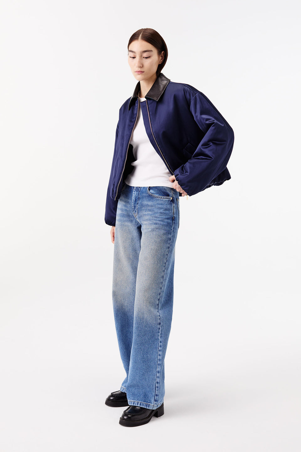 Blouson en satin et col en cuir